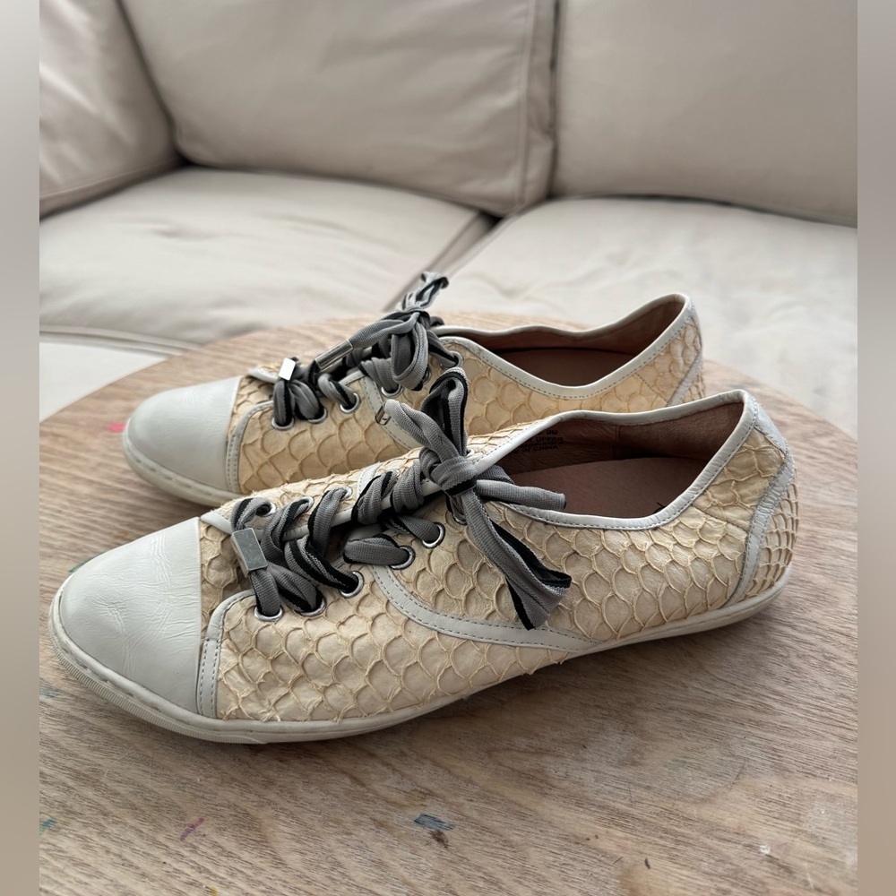 DONALD J PLINER x Lisa DJP Midori Snakeskin Sneaker Size 9 - Picture 2 of 6